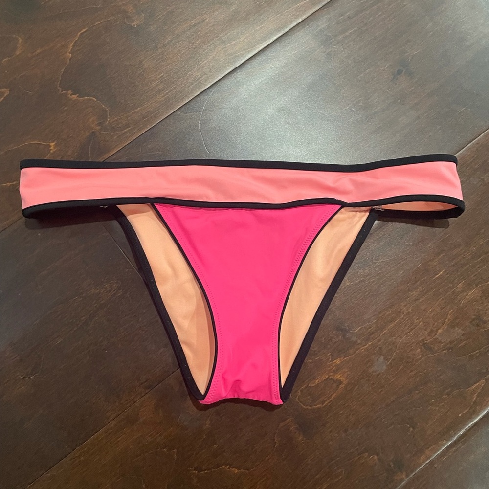 Victoria’s Secret Bikini Bottom - large 💗🖤